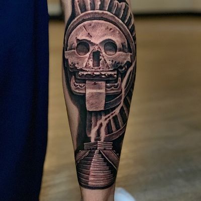 Read more about the article Illustrative feathers, mask and skull Tattoo by Goethe Silva — Los Angeles, CA