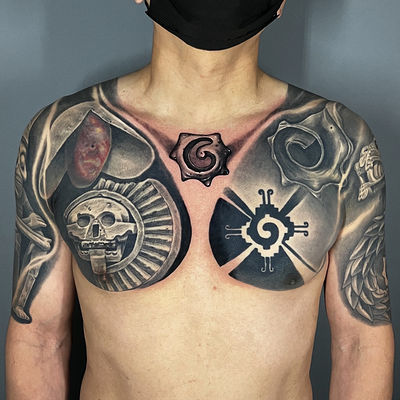 Read more about the article Blackwork skull, spiral and sun Tattoo by Goethe Silva — Los Angeles, CA