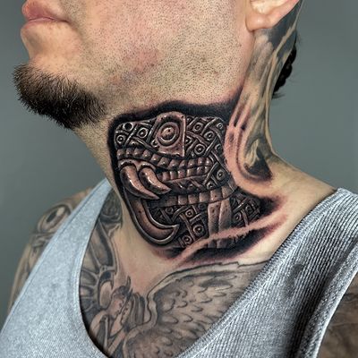 Read more about the article Blackwork Coatlicue serpent head Tattoo by Goethe Silva — Los Angeles, CA