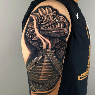 Read more about the article Illustrative Quetzalcoatl (The feathered serpent) Tattoo by Goethe Silva — Los Angeles, CA