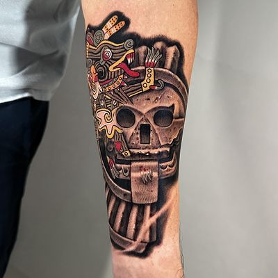 Read more about the article Neo-Traditional Sun Mictlan with Xolotl codex Tattoo by Goethe Silva — Los Angeles, CA