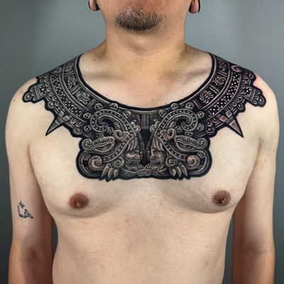 Read more about the article Blackwork Aztec Necklace with Xiuhcoatls (fire serpents) Tattoo by Goethe Silva — Los Angeles, CA