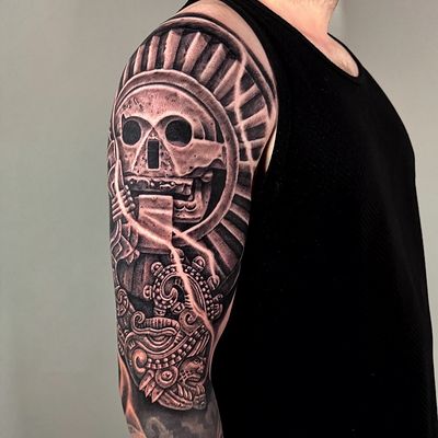 Read more about the article Blackwork Mictlantecuhtli disc with Xiuhcoatl (fire serpent) Tattoo by Goethe Silva — Los Angeles, CA