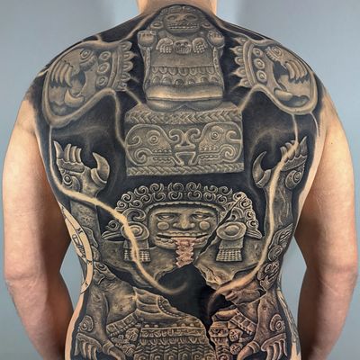 Read more about the article Blackwork Back Piece Tlaltecuhtli Tattoo by Goethe Silva — Los Angeles, CA